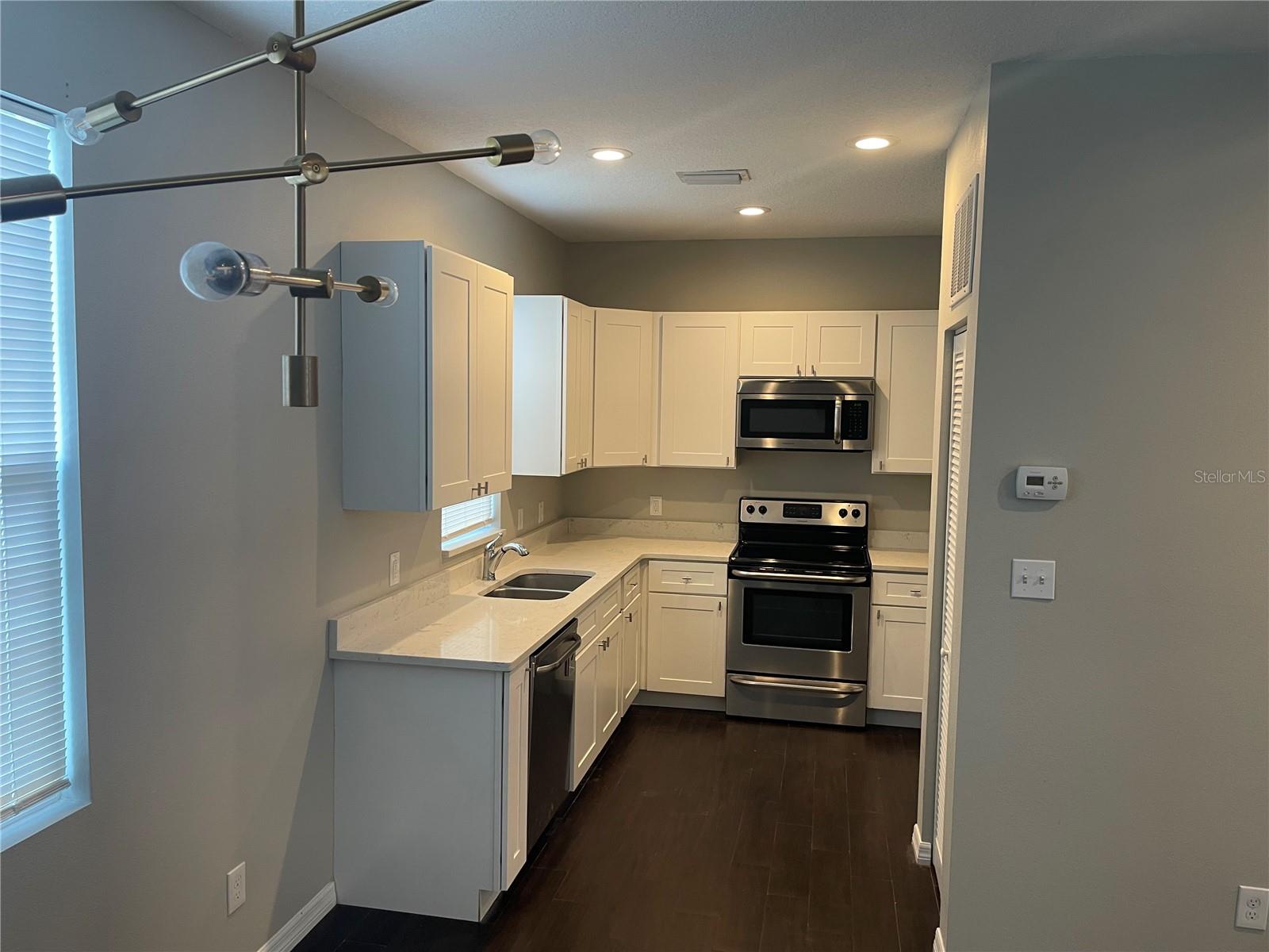 Image 2 of 11 For 403 Albany Avenue 2