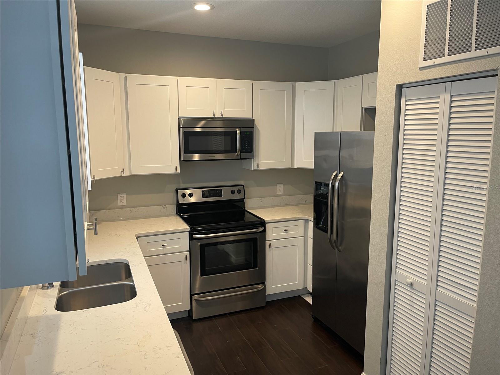 Image 3 of 11 For 403 Albany Avenue 2