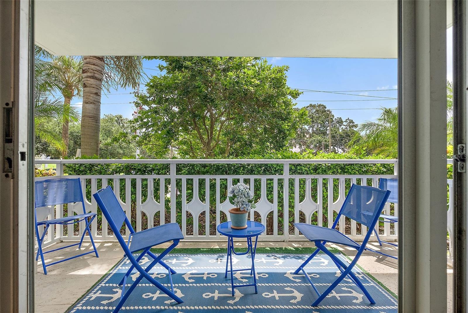 Image 11 of 36 For 700 Beach Drive Ne 102