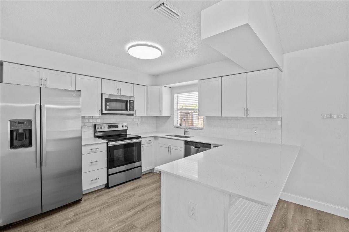Image 10 of 48 For 1912 Castle Bay Court