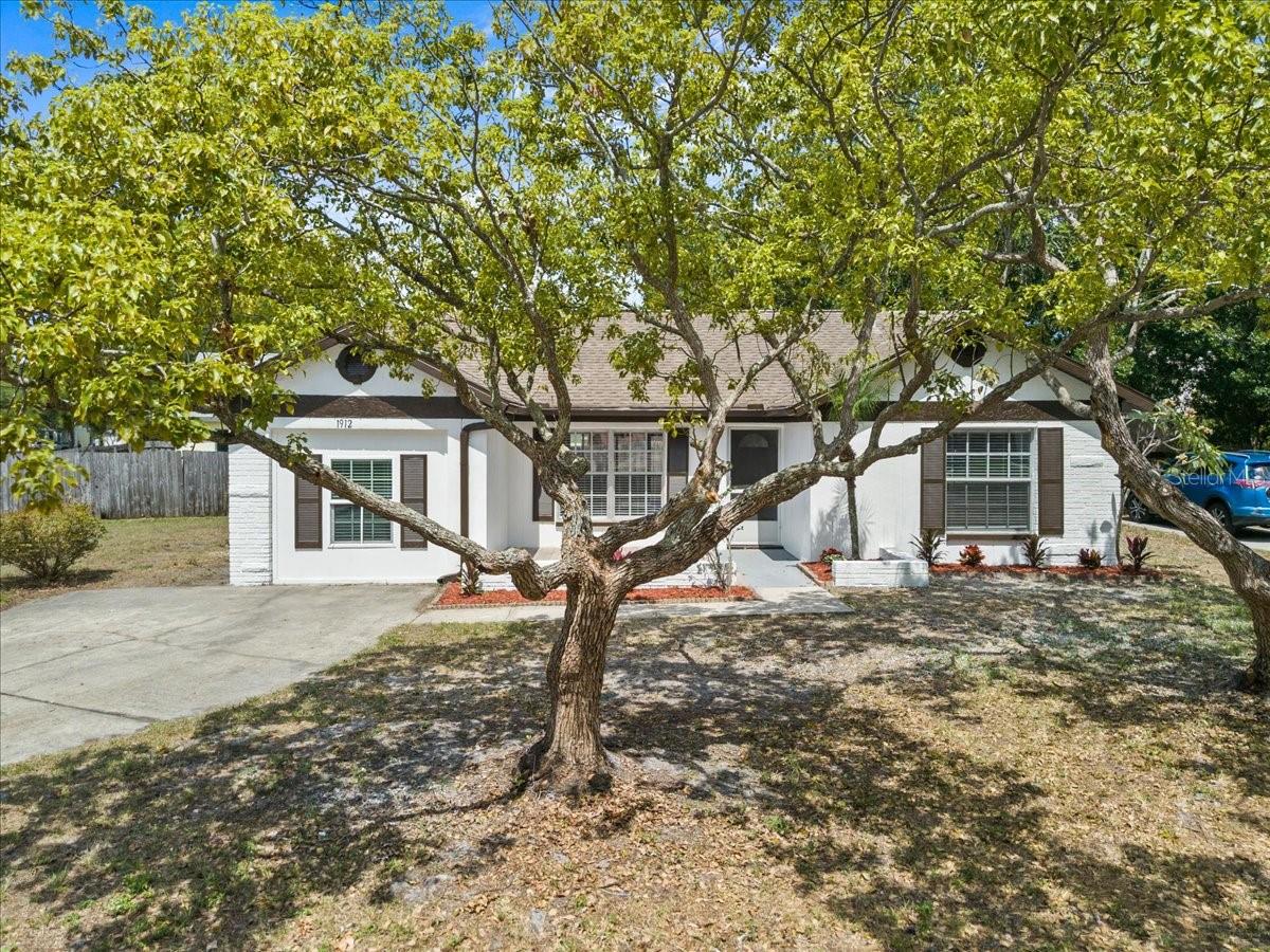 Image 3 of 48 For 1912 Castle Bay Court