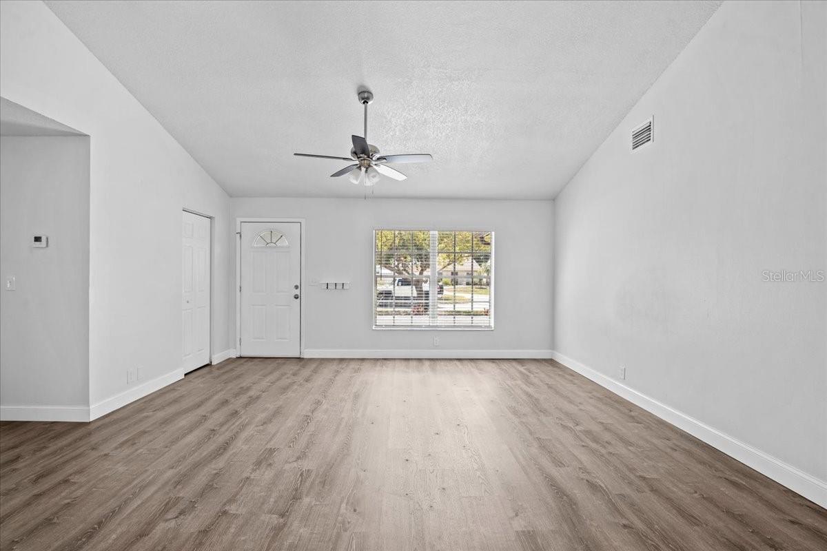 Image 5 of 48 For 1912 Castle Bay Court