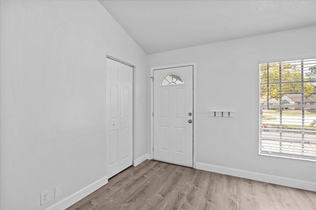 Image 6 of 48 For 1912 Castle Bay Court