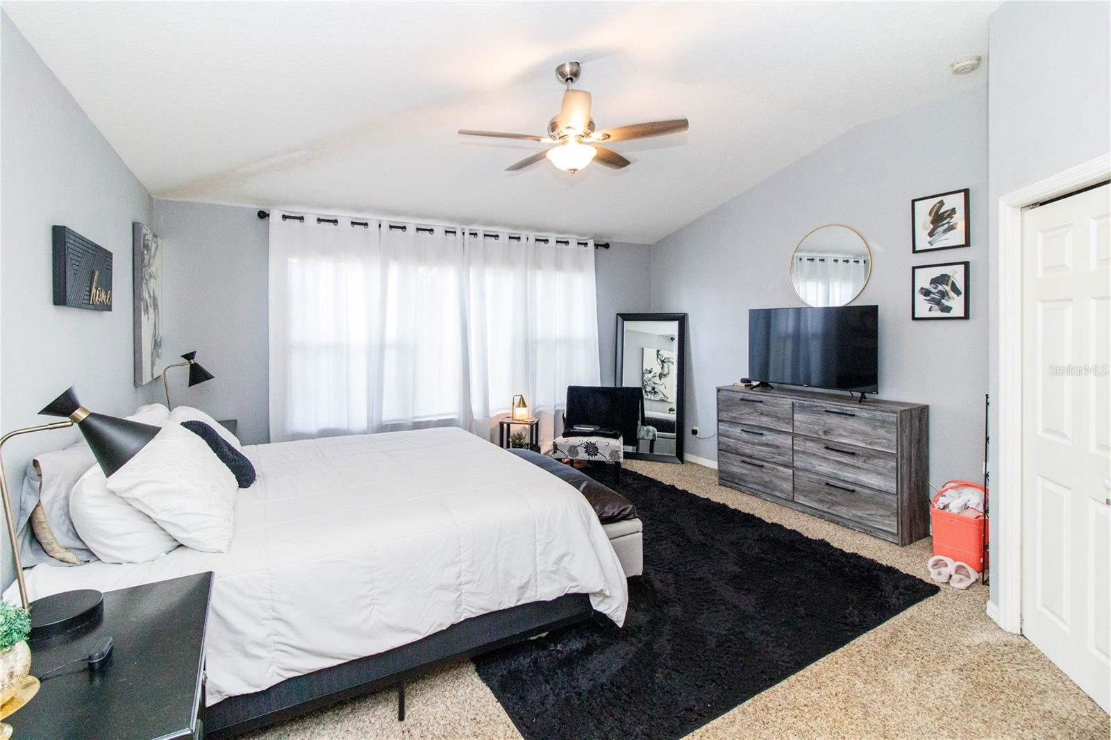 Image 18 of 39 For 9802 Blue Palm Way