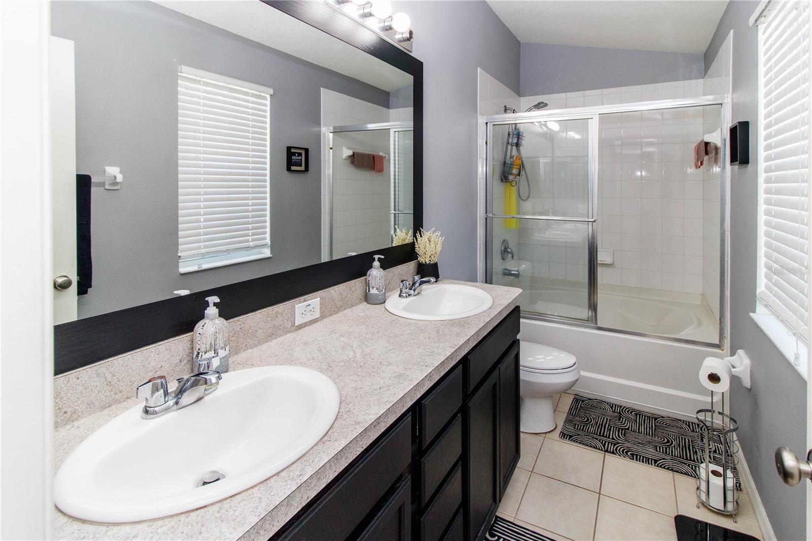 Image 21 of 39 For 9802 Blue Palm Way