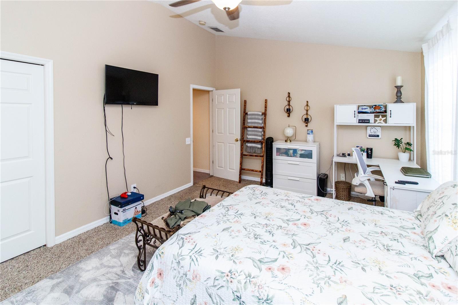 Image 23 of 39 For 9802 Blue Palm Way