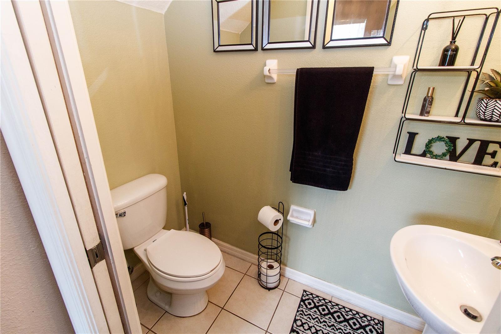Image 26 of 39 For 9802 Blue Palm Way