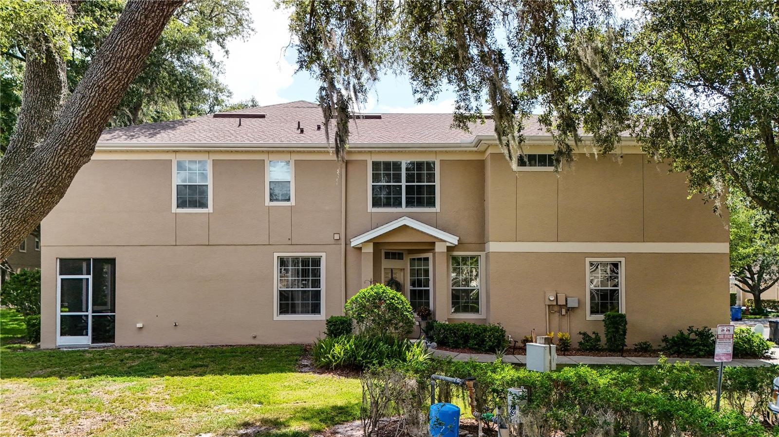 Image 28 of 39 For 9802 Blue Palm Way