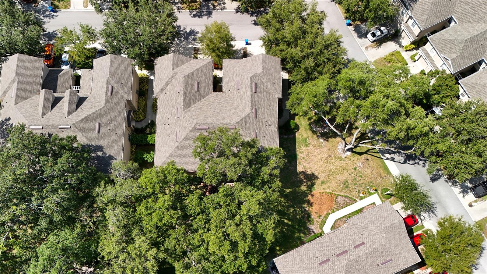 Image 31 of 39 For 9802 Blue Palm Way