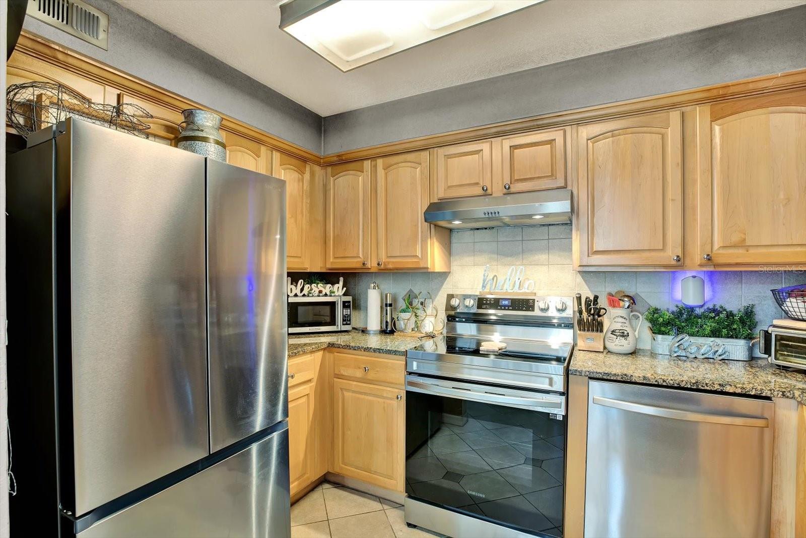 Image 10 of 21 For 6100 Gulfport Boulevard S 111