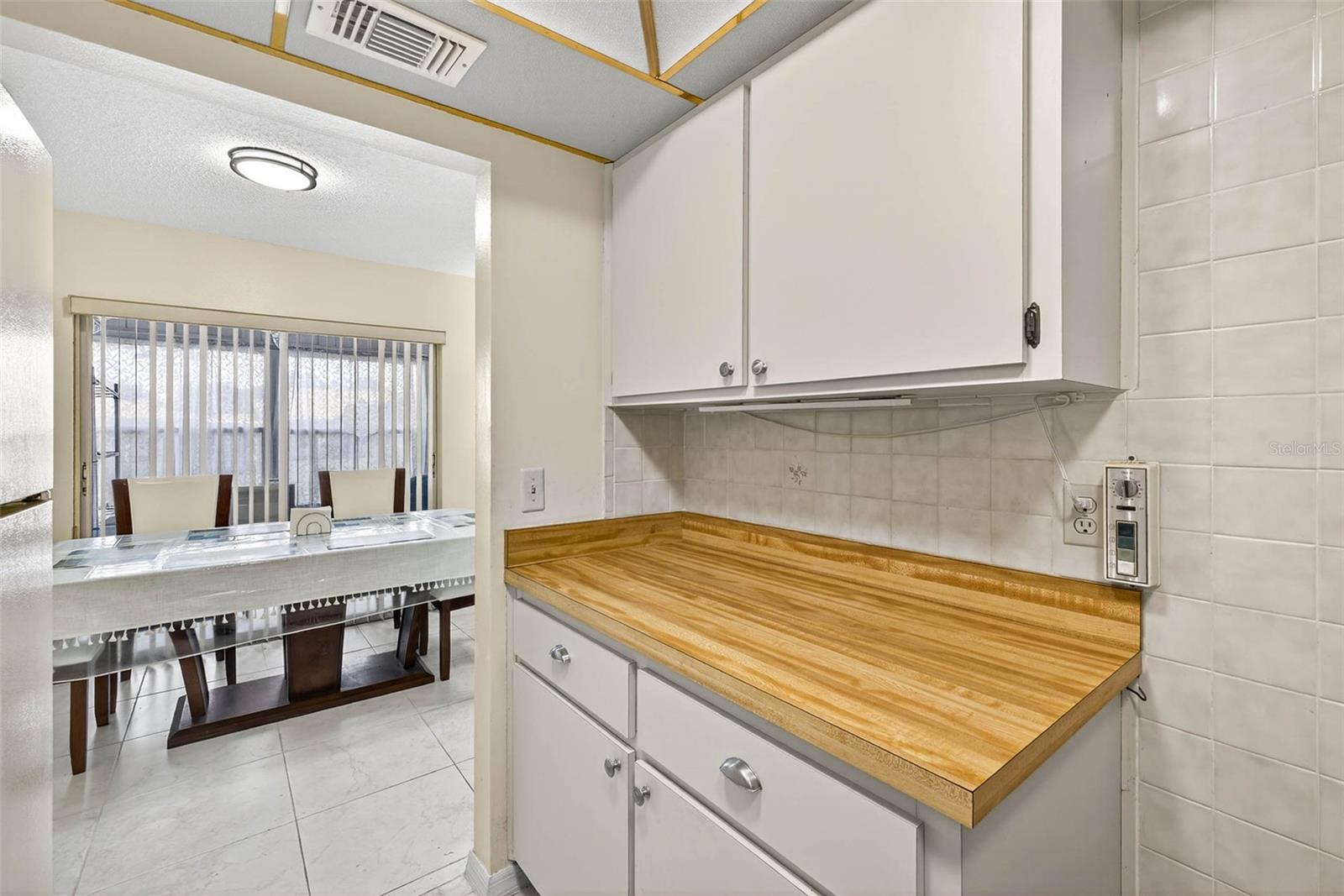 Image 12 of 55 For 402 Finchley Court B