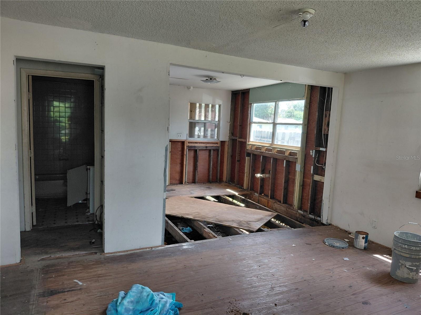 Image 4 of 15 For 5204 Columbus Drive