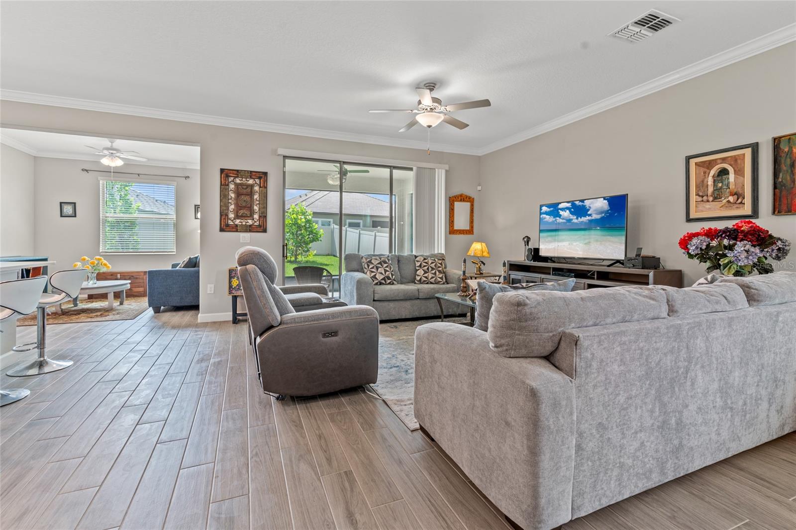 Listing photo id 10 for 31665 Magna Gulf Loop