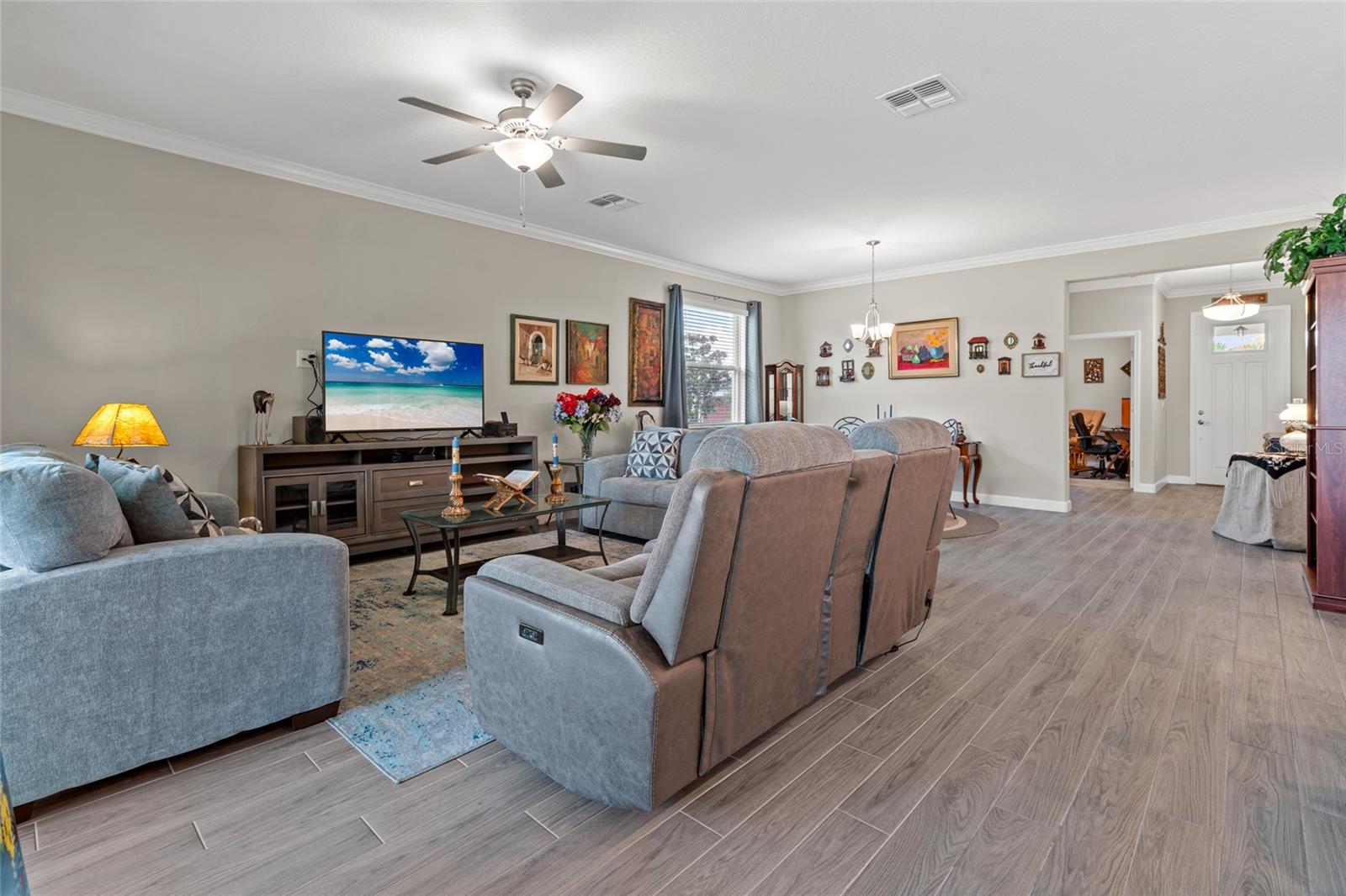 Listing photo id 11 for 31665 Magna Gulf Loop