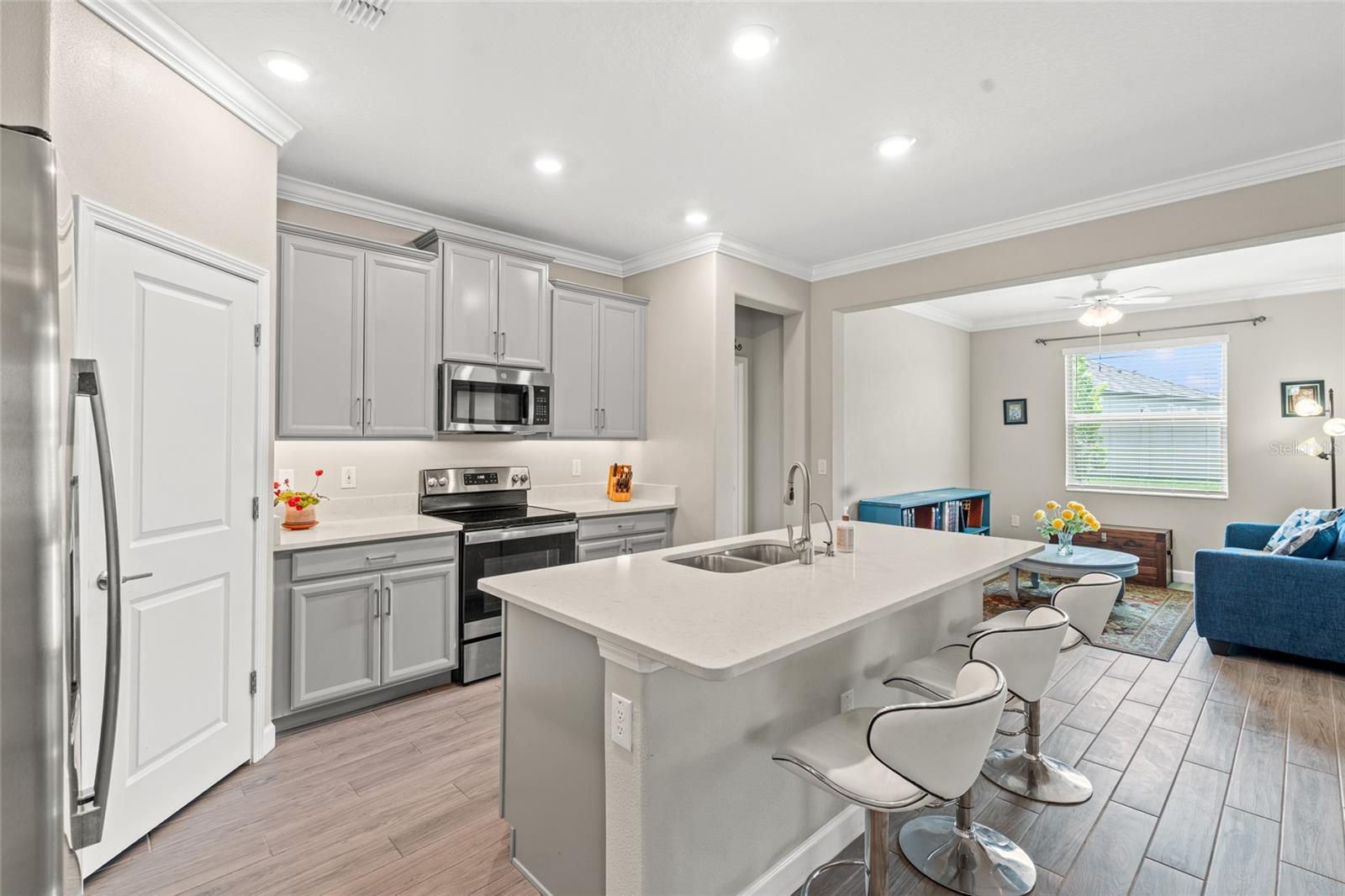 Listing photo id 13 for 31665 Magna Gulf Loop