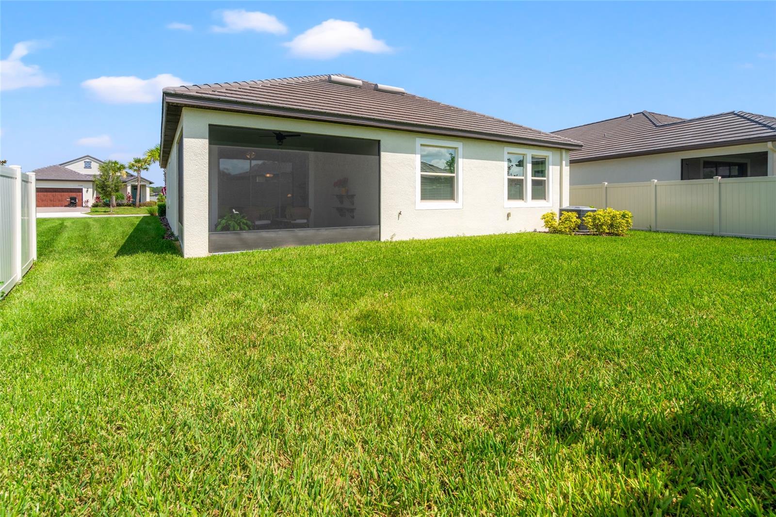 Listing photo id 25 for 31665 Magna Gulf Loop