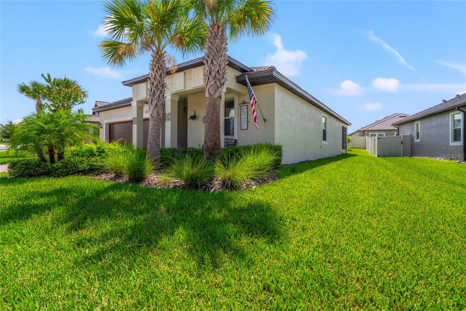 Listing photo id 1 for 31665 Magna Gulf Loop