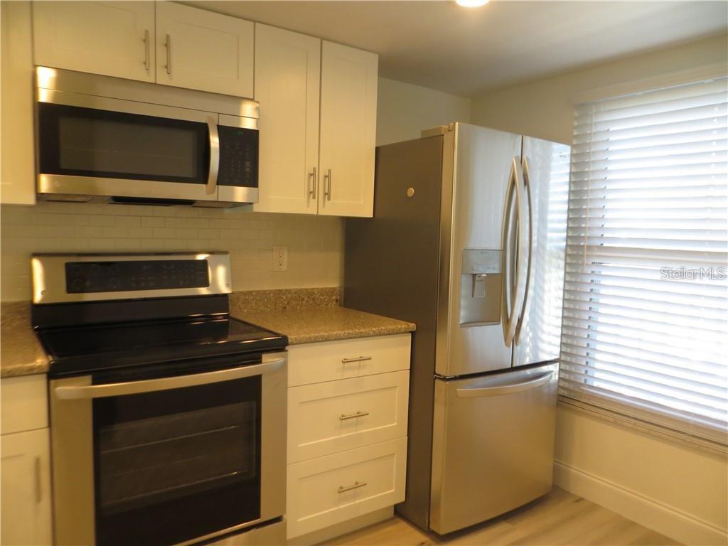 Image 2 of 18 For 121 Island Way 332