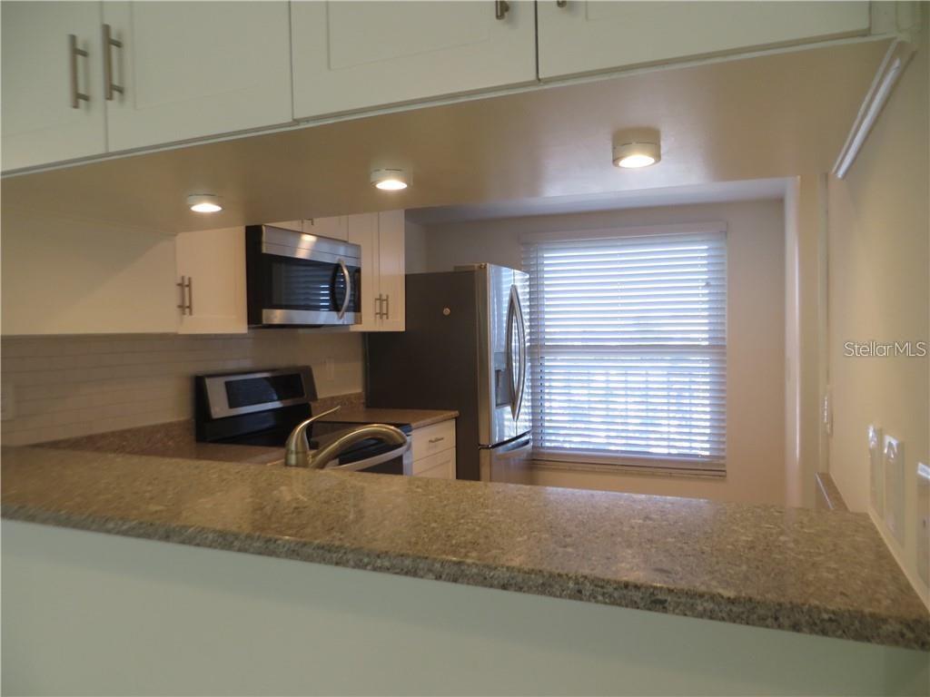 Image 4 of 18 For 121 Island Way 332