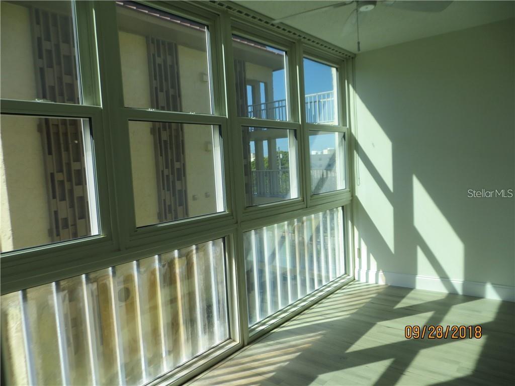 Image 7 of 18 For 121 Island Way 332