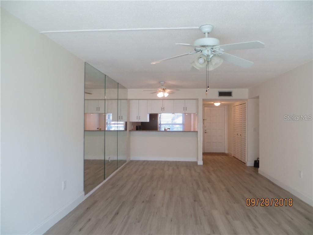 Image 8 of 18 For 121 Island Way 332