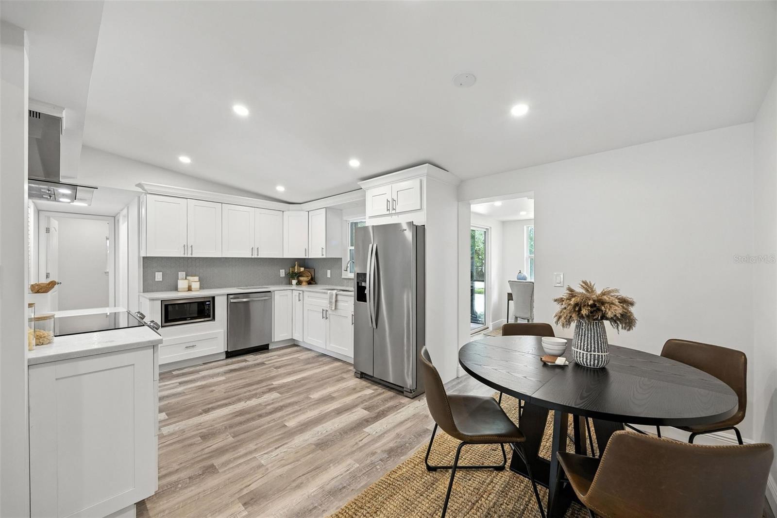 Image 10 of 38 For 657 Laura Lane