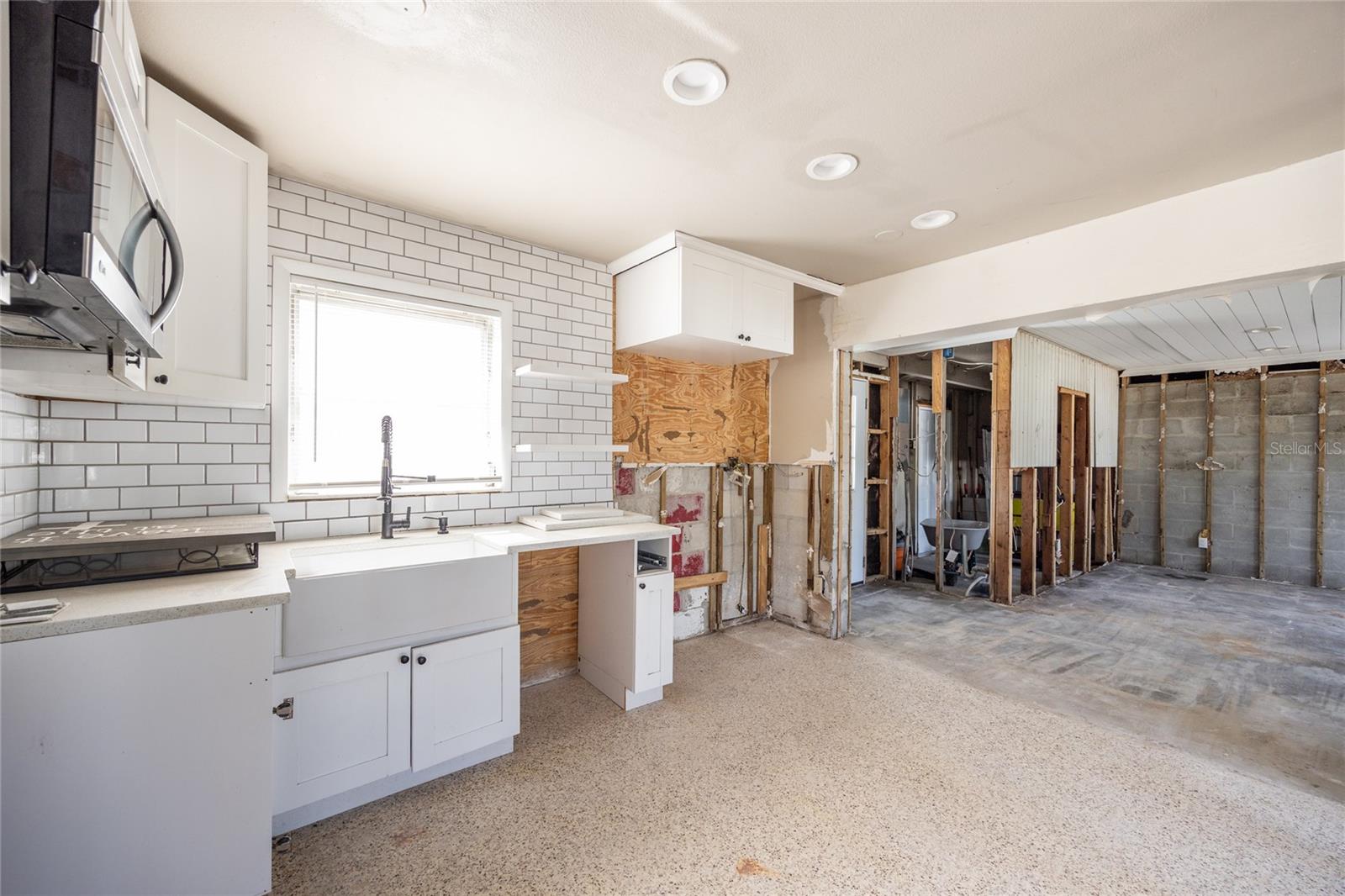 Image 10 of 22 For 4235 Des Moines Street Ne