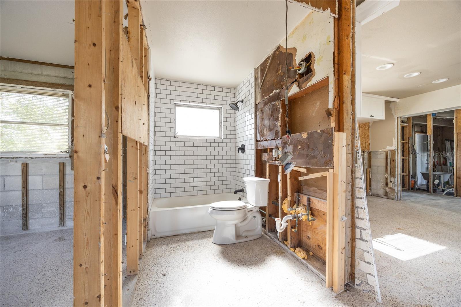Image 4 of 22 For 4235 Des Moines Street Ne