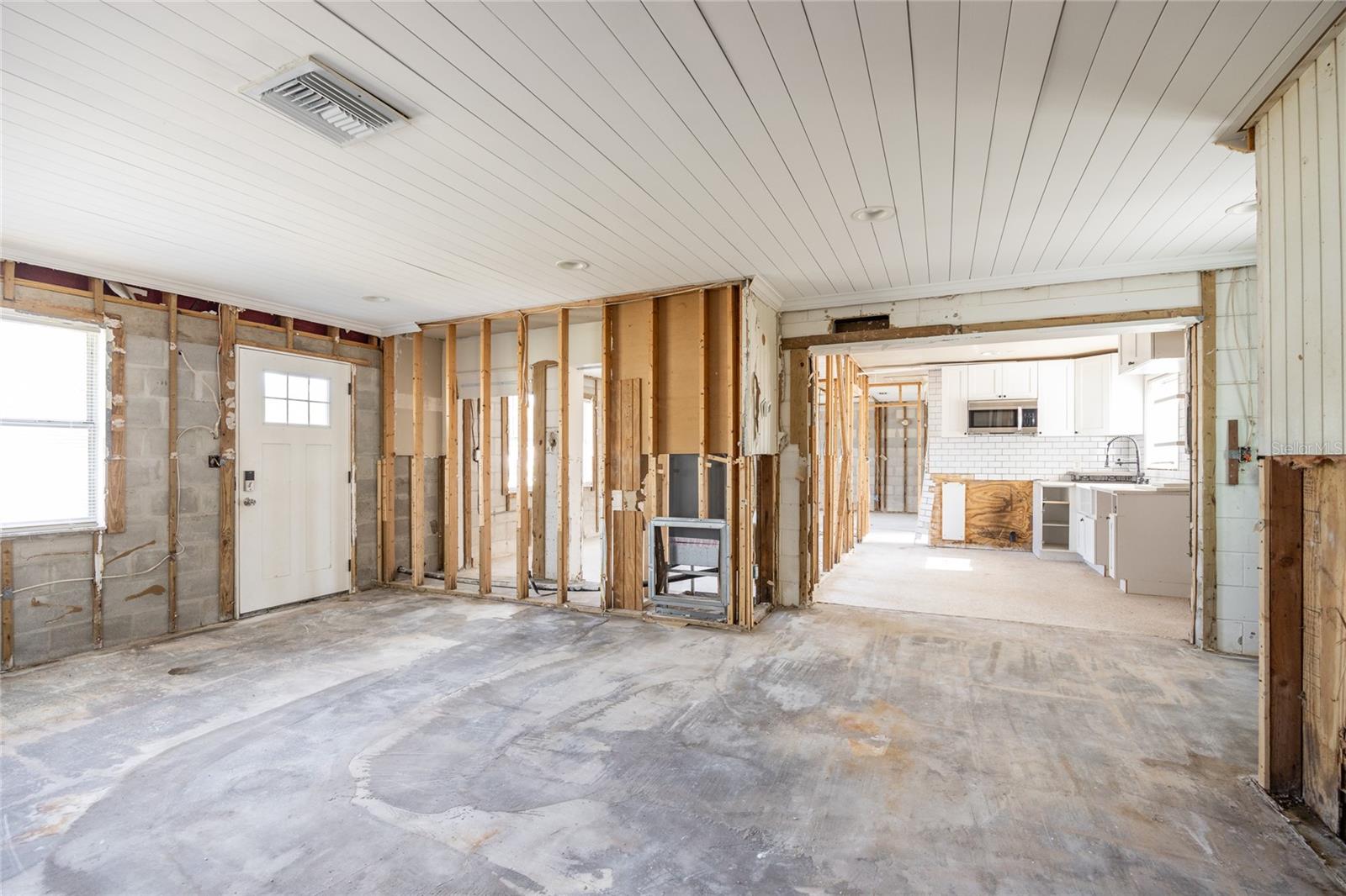 Image 7 of 22 For 4235 Des Moines Street Ne