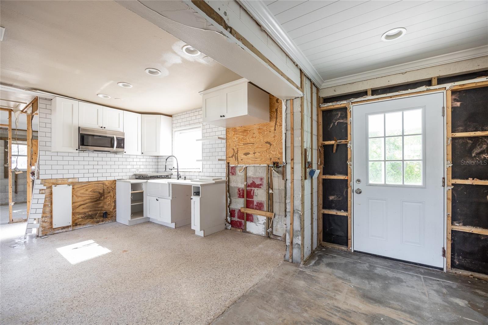 Image 9 of 22 For 4235 Des Moines Street Ne