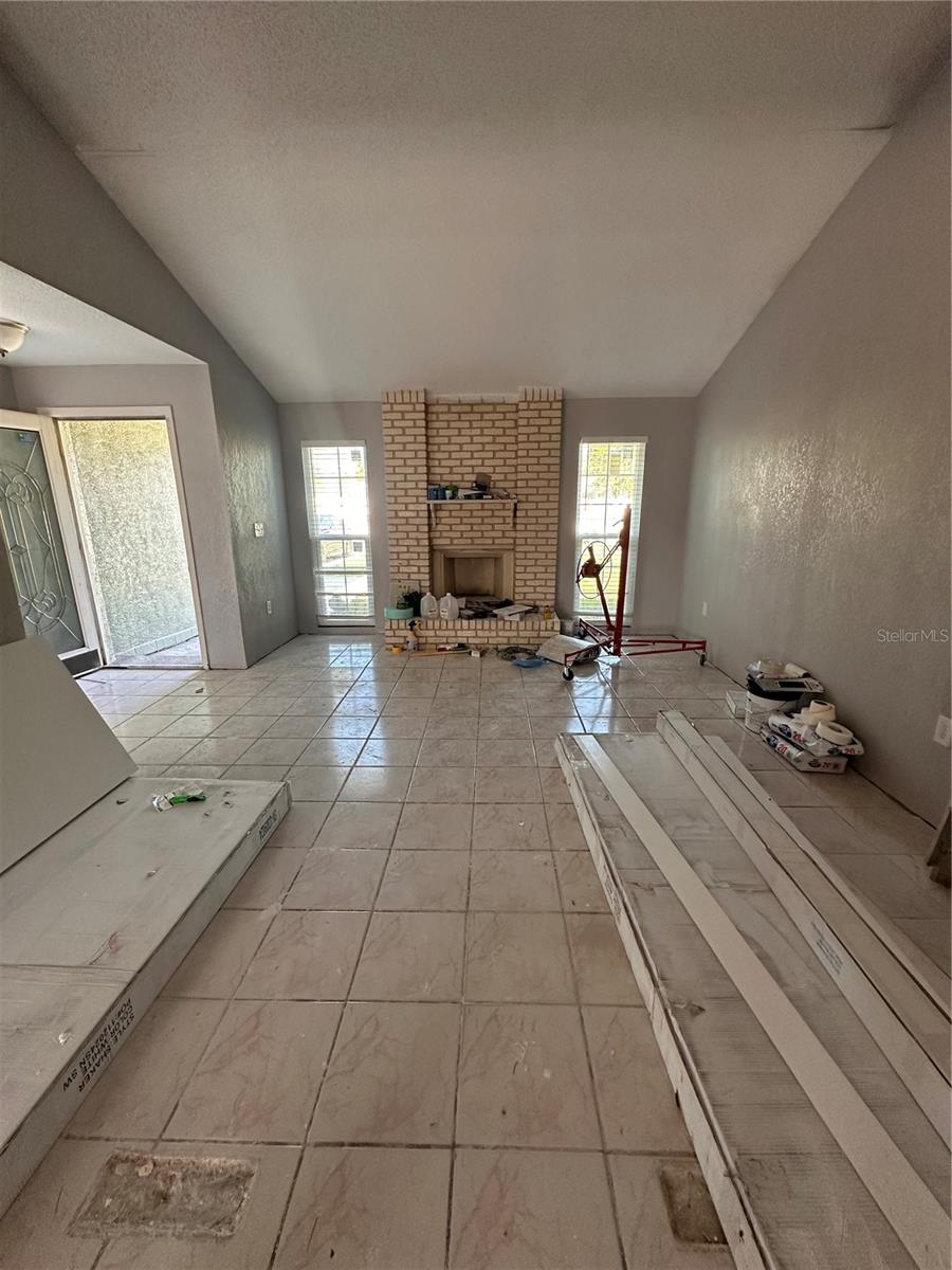 Image 4 of 23 For 11207 Crossmill Drive
