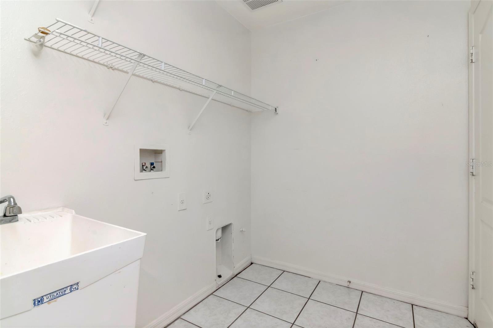 Image 17 of 50 For 6813 Regents Village Way