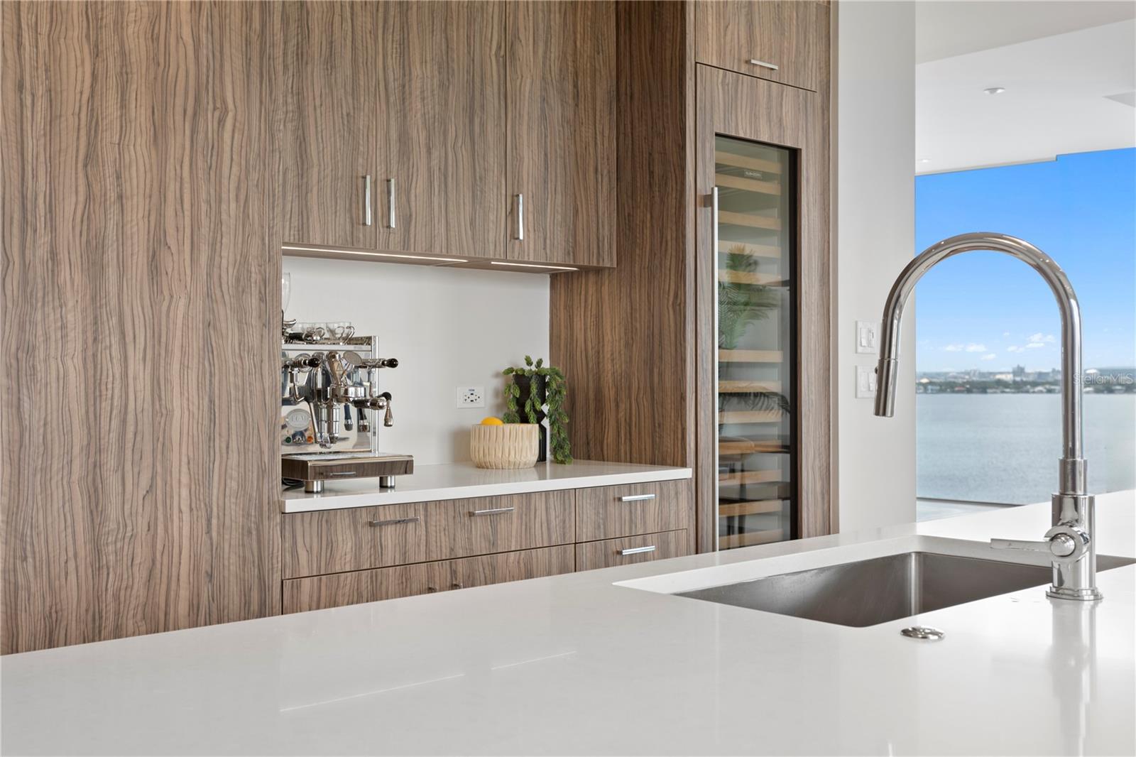 Image 25 of 93 For 2619 Bayshore Boulevard 1400