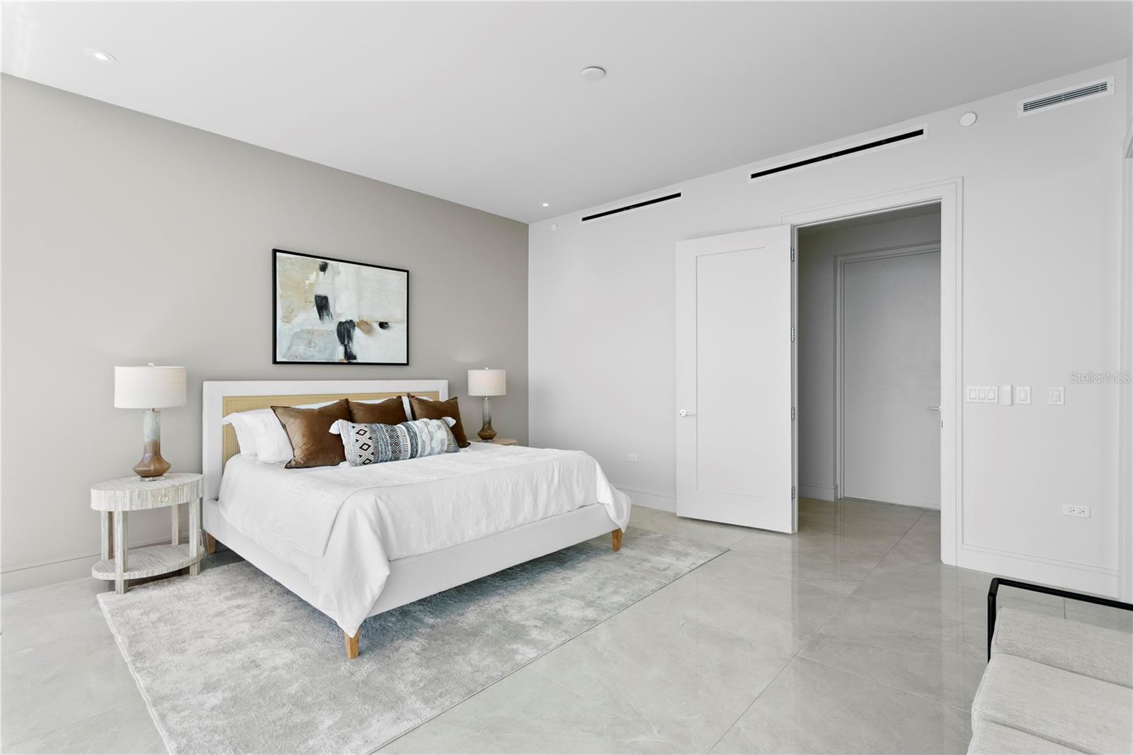 Image 31 of 93 For 2619 Bayshore Boulevard 1400