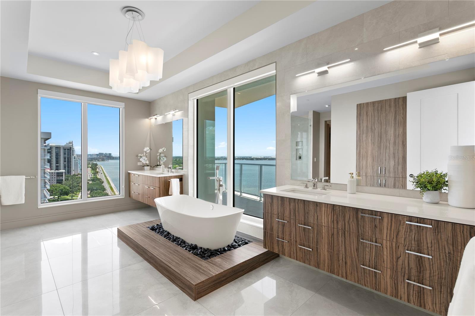 Image 34 of 93 For 2619 Bayshore Boulevard 1400