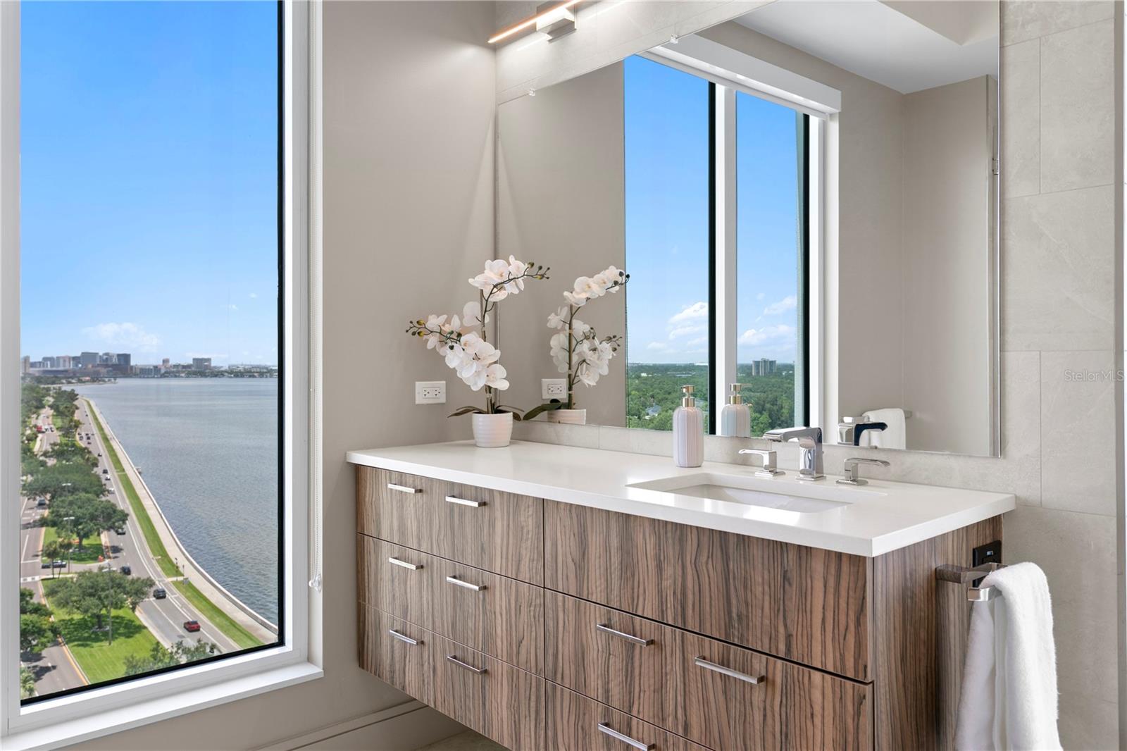 Image 35 of 93 For 2619 Bayshore Boulevard 1400