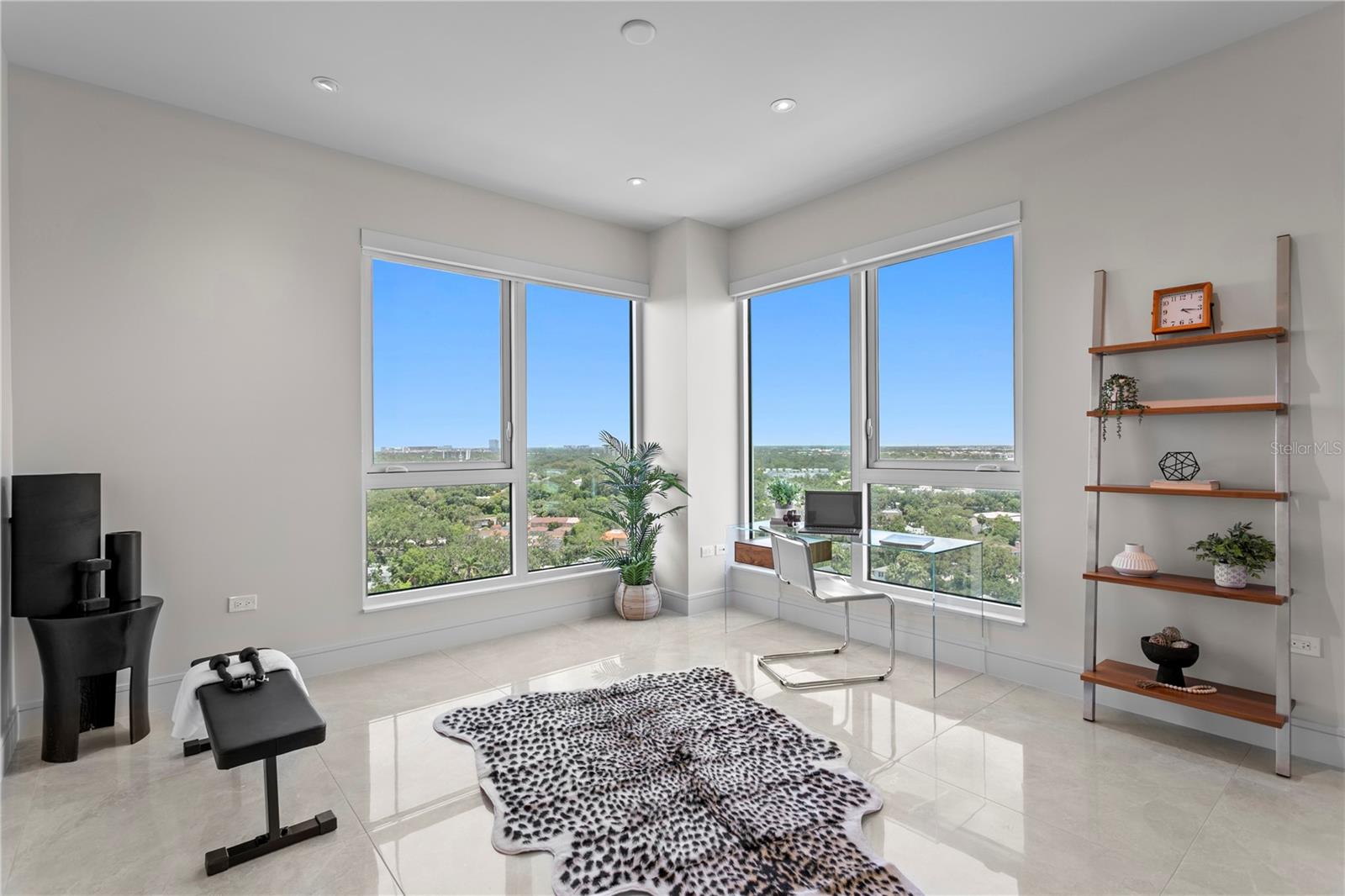 Image 43 of 93 For 2619 Bayshore Boulevard 1400