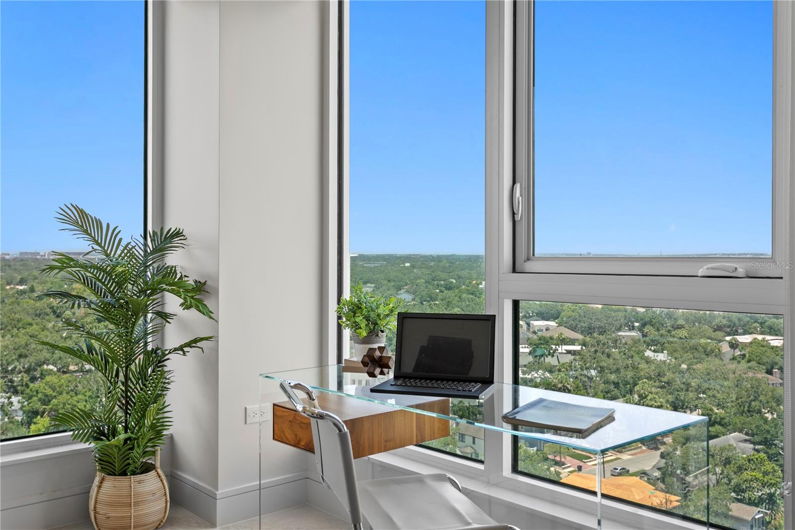 Image 44 of 93 For 2619 Bayshore Boulevard 1400