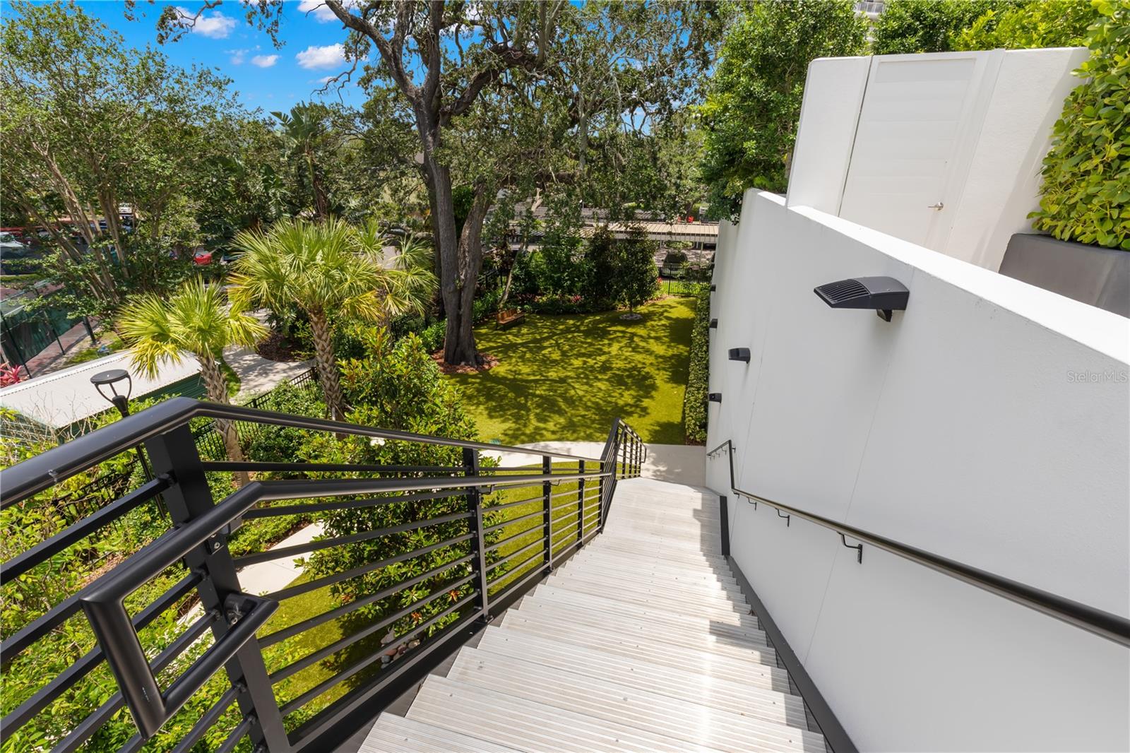 Image 54 of 93 For 2619 Bayshore Boulevard 1400