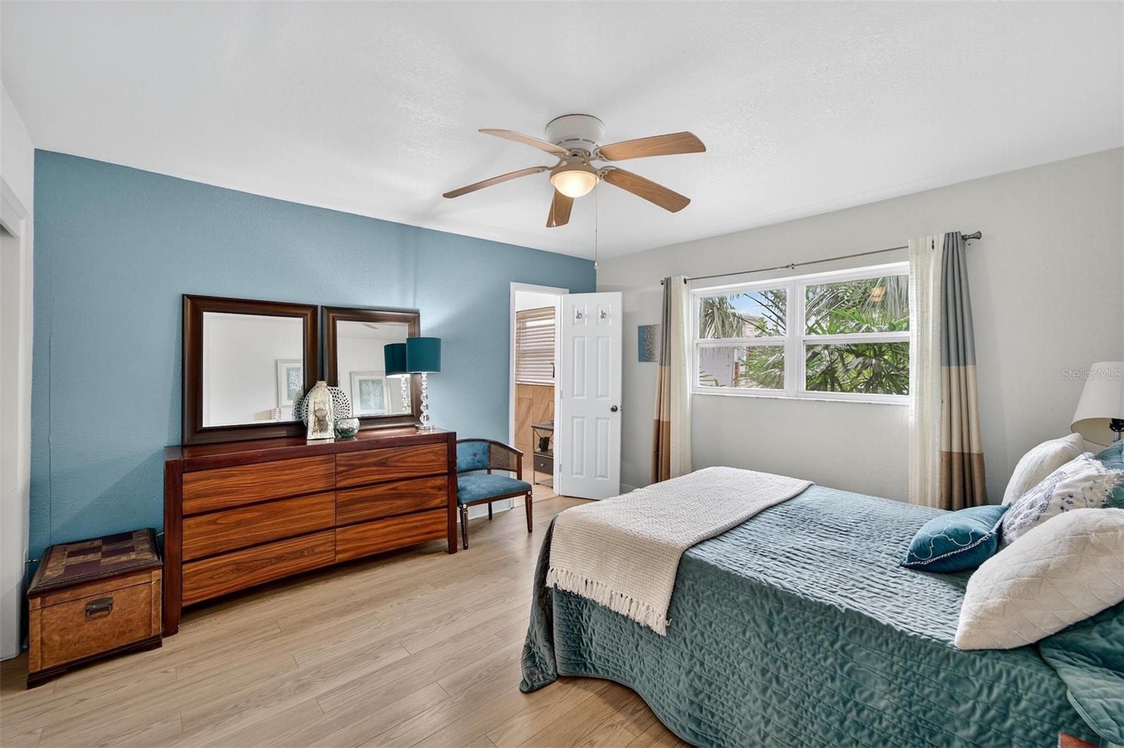 Image 11 of 57 For 4100 Narvarez Way S