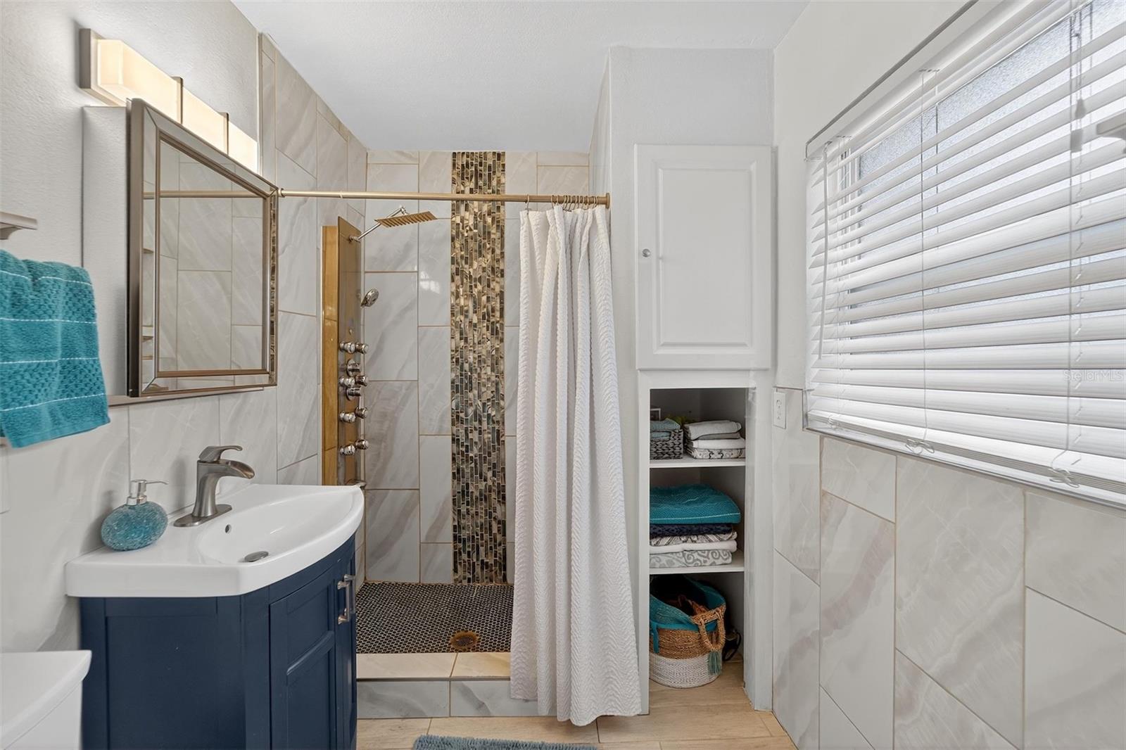 Image 13 of 57 For 4100 Narvarez Way S
