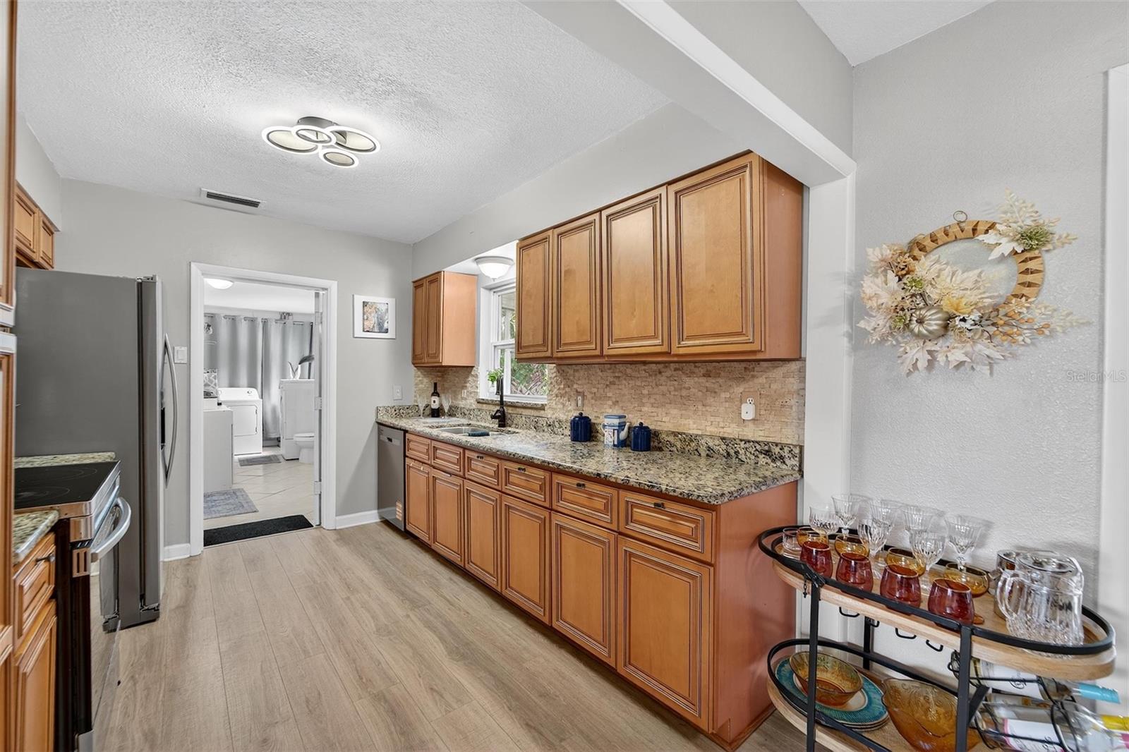 Image 16 of 57 For 4100 Narvarez Way S