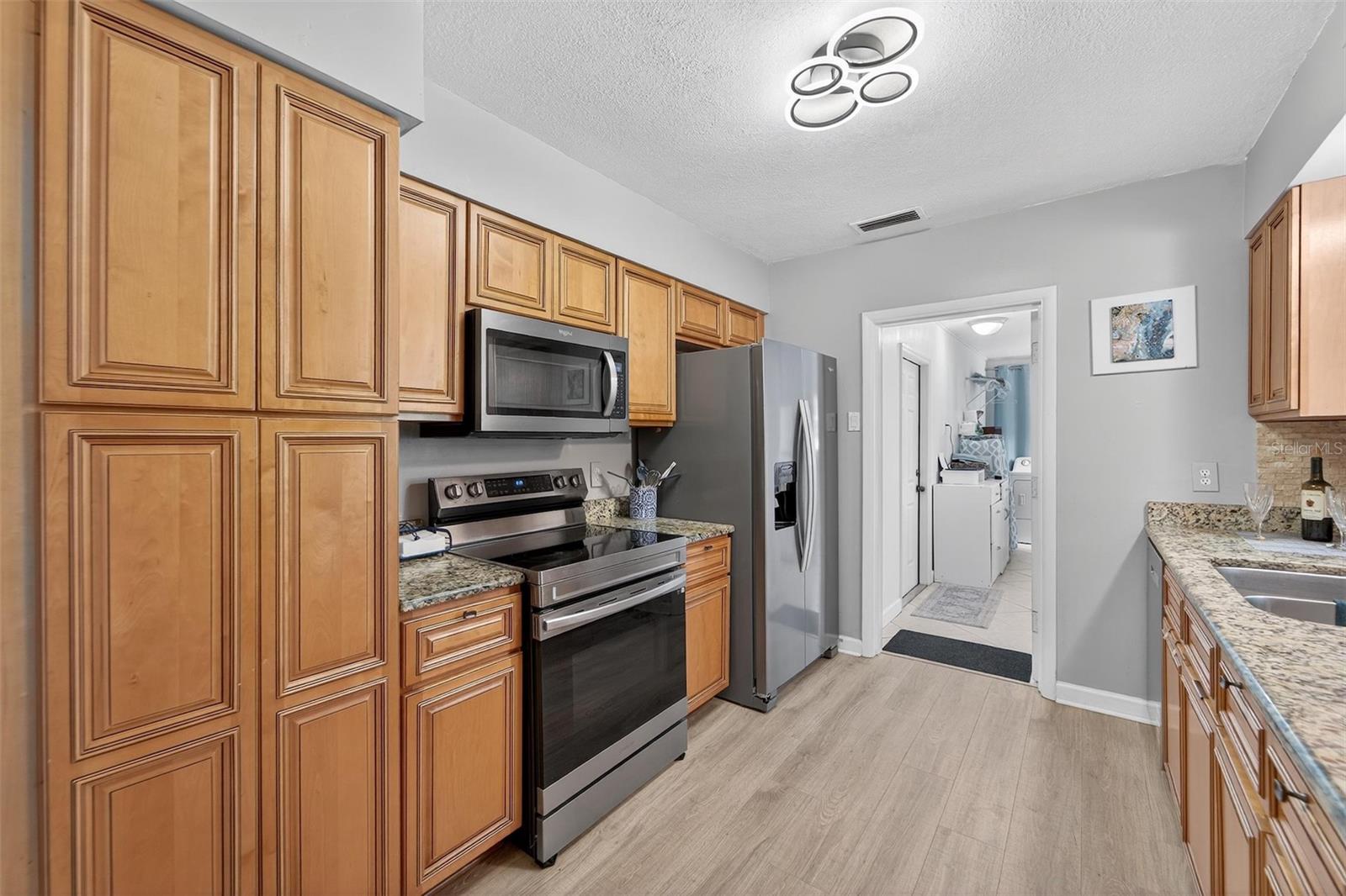 Image 18 of 57 For 4100 Narvarez Way S
