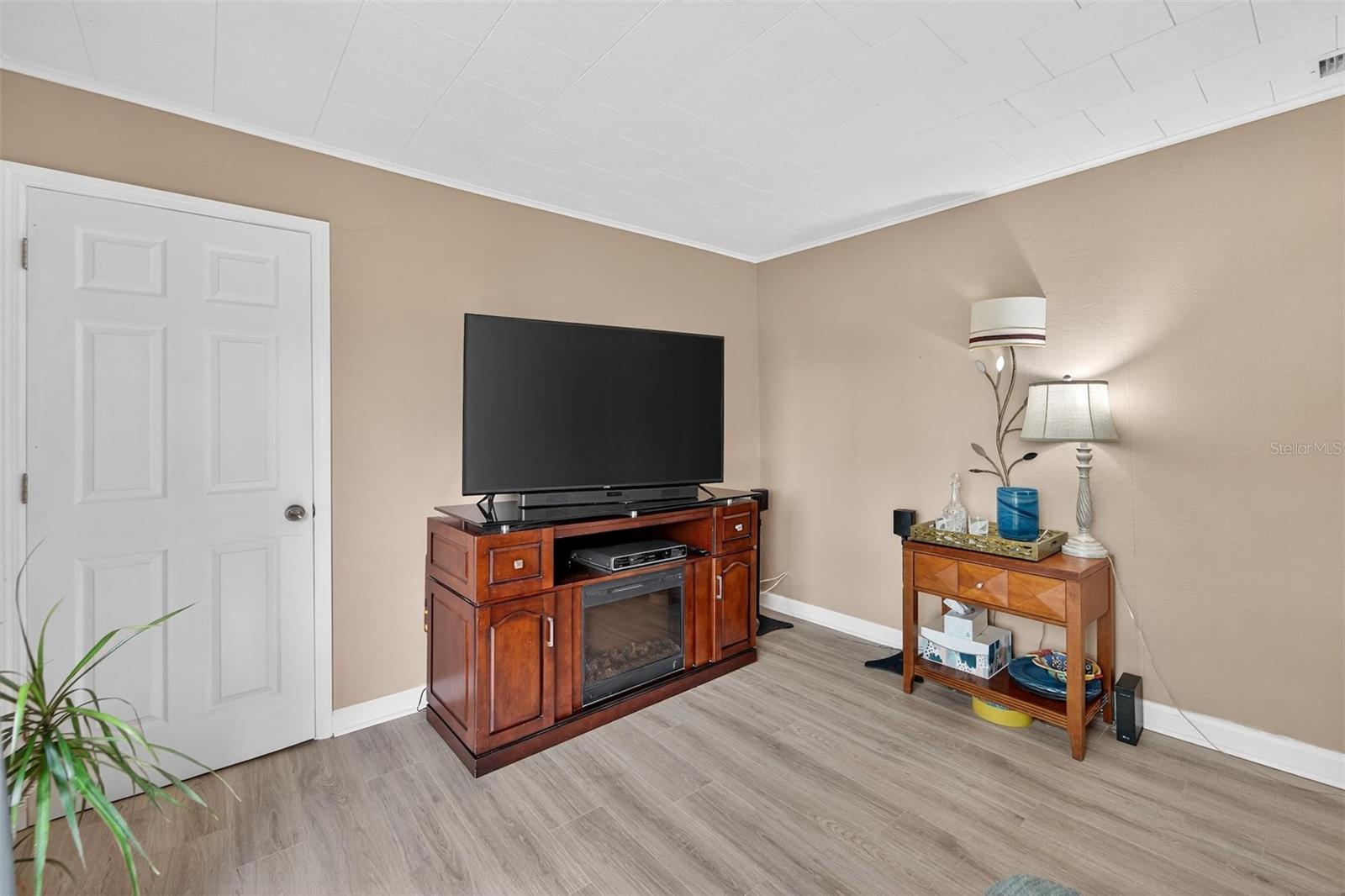 Image 32 of 57 For 4100 Narvarez Way S