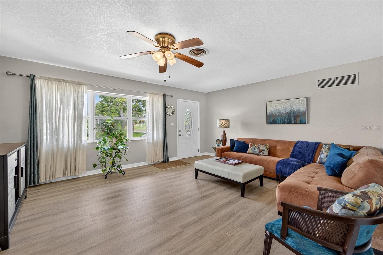 Image 7 of 57 For 4100 Narvarez Way S