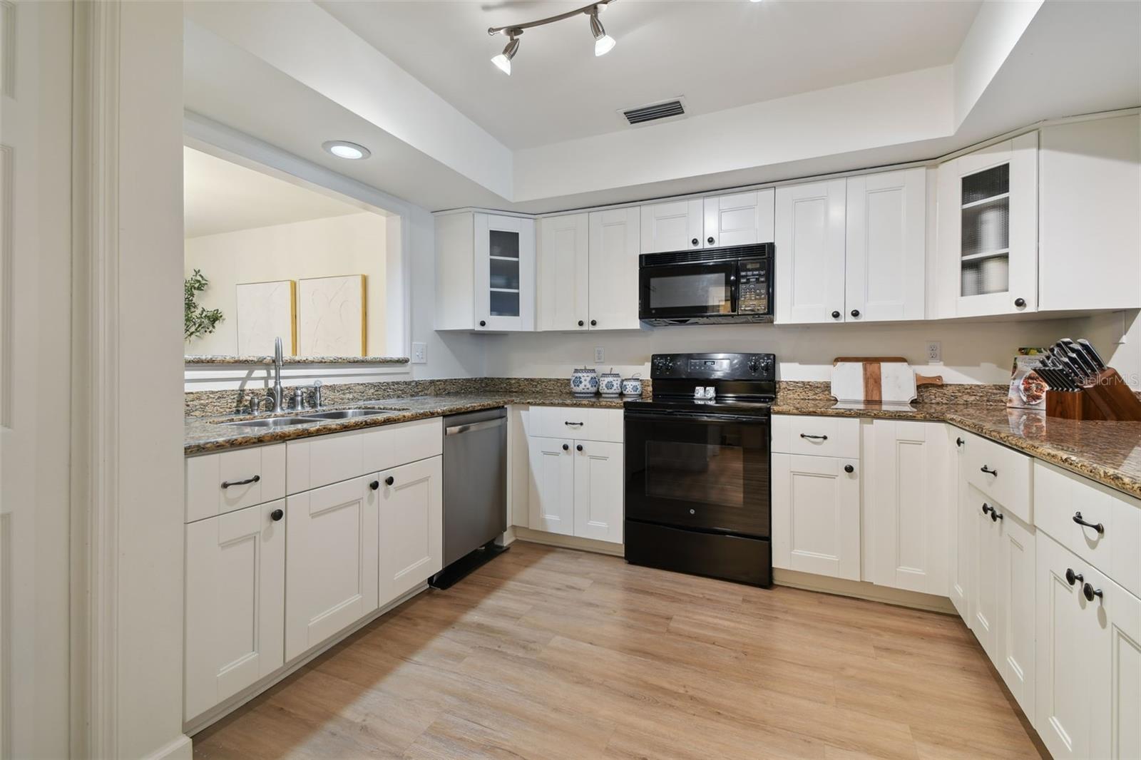 Image 11 of 51 For 4835 Flamingo Road