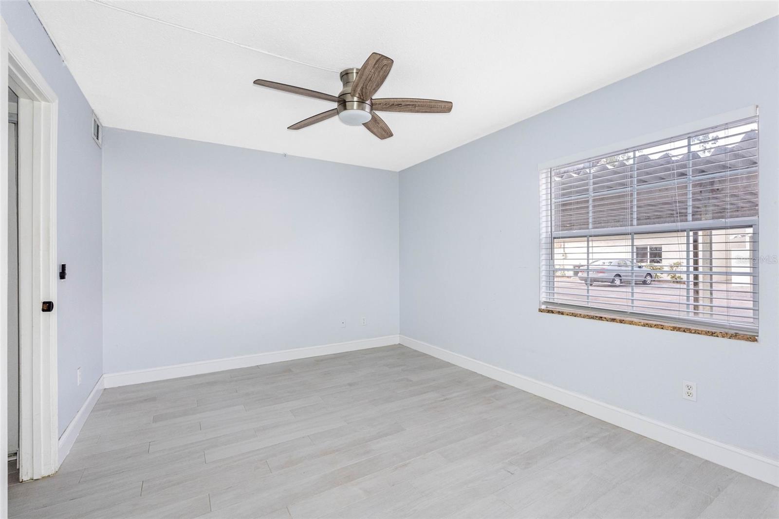 Image 18 of 39 For 4611 North B Street 129