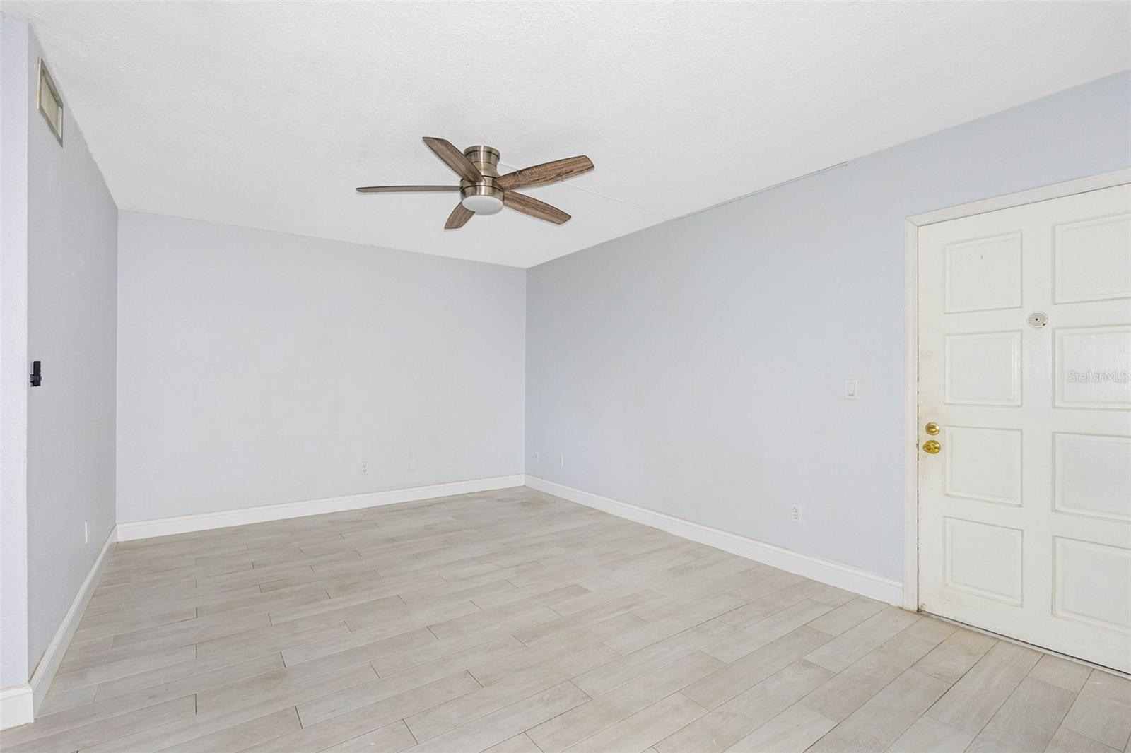 Image 7 of 39 For 4611 North B Street 129