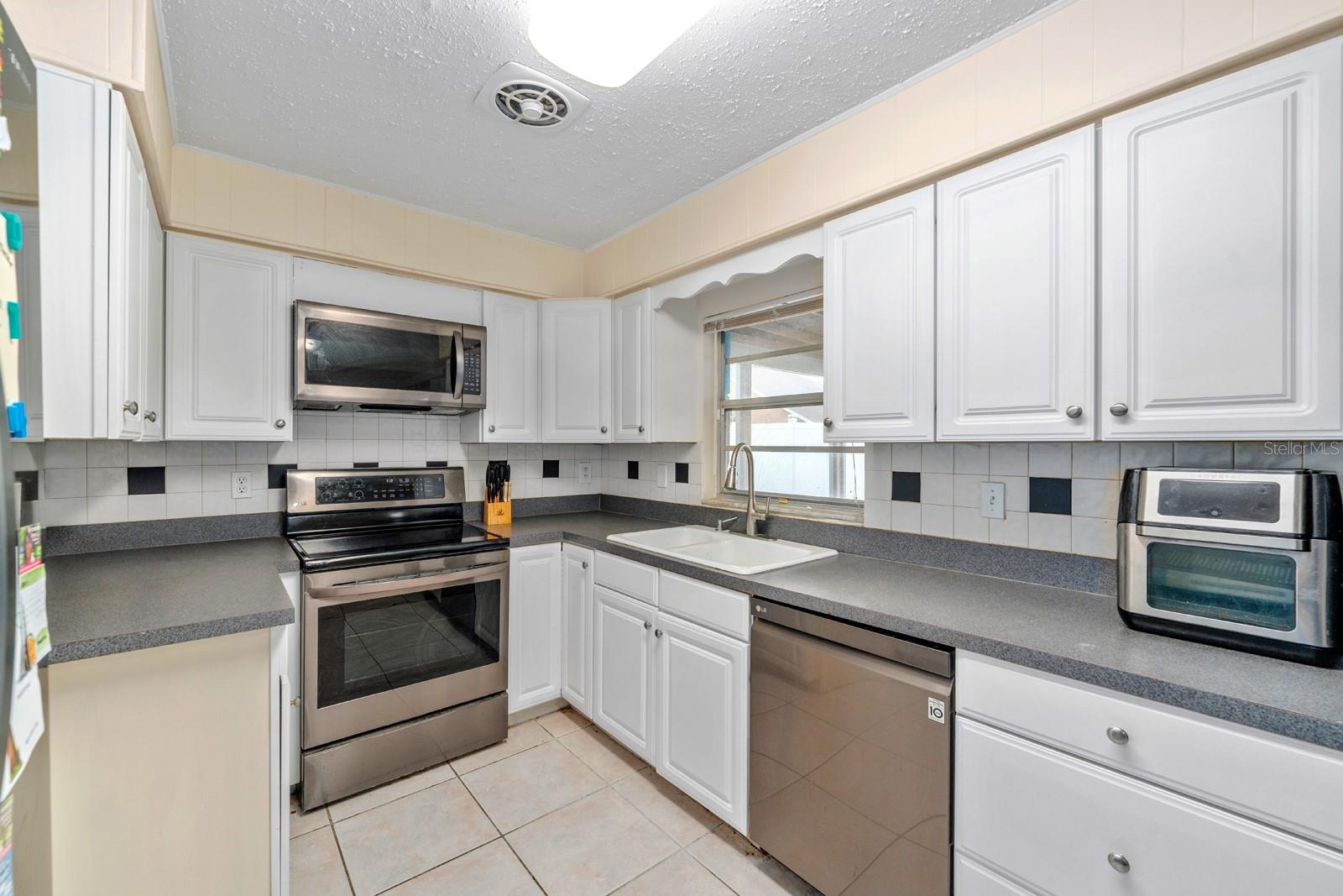 Image 4 of 20 For 1703 Cromwell Drive