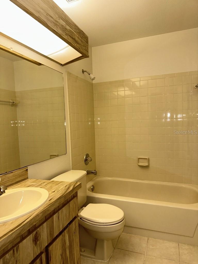 Image 19 of 26 For 4002 Shoreside Circle